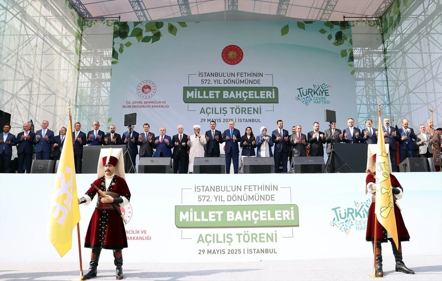 İstanbul'daki millet bahçesi açılışlarına 4 büyüklerin başkanları da katıldı