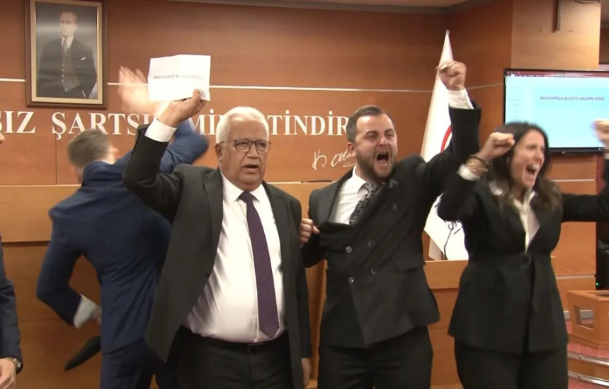 Bayrampaşa Belediyesi'nde ortalık karıştı! AK Parti İstanbul İl Başkanı Abdullah Özdemir ilk kez bu kadar sinirlendi! - Resim : 4