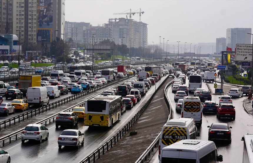 İstanbul'da trafik yoğunluğu yüzde 90'a ulaştı