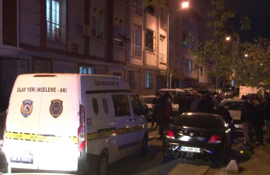 Esenyurt canisi kamerada! 17 yaşındaki genç sevgilisini bıçakladı, sevgilisinin annesini öldürdü - Resim : 2