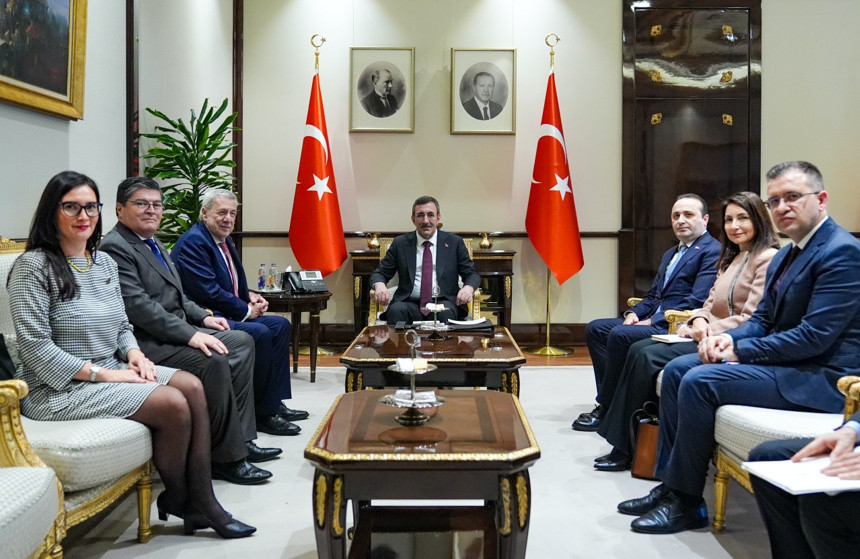 Cumhurbaşkanı Yardımcısı Cevdet Yılmaz Şili Dışişleri Bakanı Klaveren ile görüştü! Türkiye-Şili ilişkilerinde 100. yıl hedefi