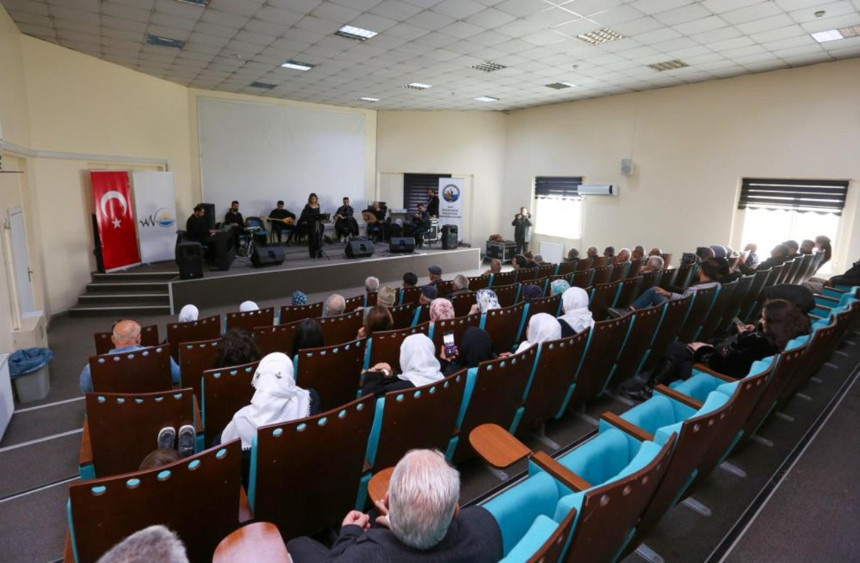 Van’da yaşlılara müzik şöleni: Konservatuar konseri gönülleri fethetti - Resim : 2