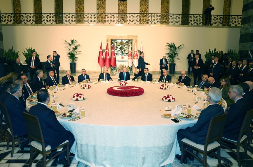 Cumhurbaşkanı Erdoğan'dan kritik çağrı: Kardeşliğimize sokulan hançeri hep beraber çıkartalım