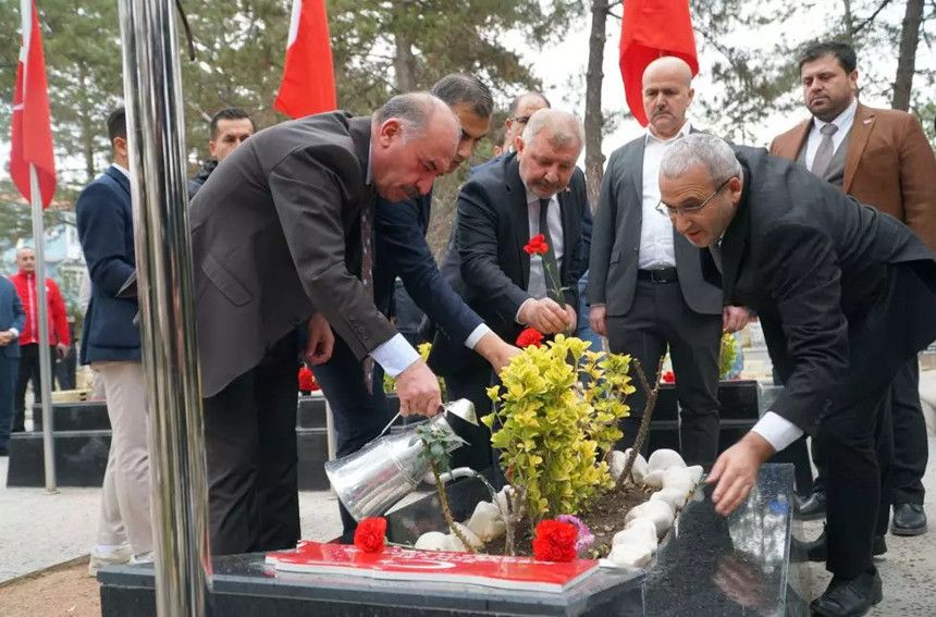 Şehit Aybüke Öğretmen mezarı başında anıldı