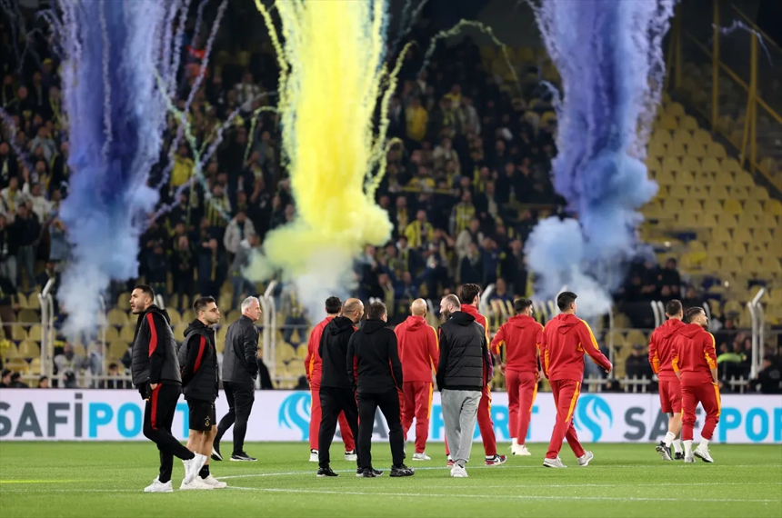 Fenerbahçeli taraftarlardan, Galatasaray derbisi öncesi görsel şölen