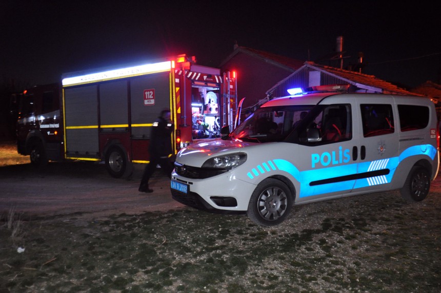 Karaman'da yine molotoflu saldırı; Özkal ailesinin yaşadığı 3'üncü ev yakıldı - Resim : 3