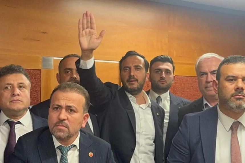 Bayrampaşa Belediyesi'nde ortalık karıştı! AK Parti İstanbul İl Başkanı Abdullah Özdemir ilk kez bu kadar sinirlendi! - Resim : 3