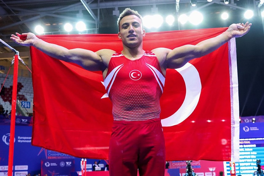 Milli cimnastikçi Adem Asil'den Avrupa Şampiyonası'nda altın madalya