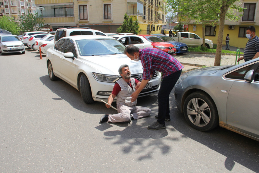 Evlat nöbetinden acı görüntü... HDP'lilerin hareketi karşısında fenalık geçirdi!