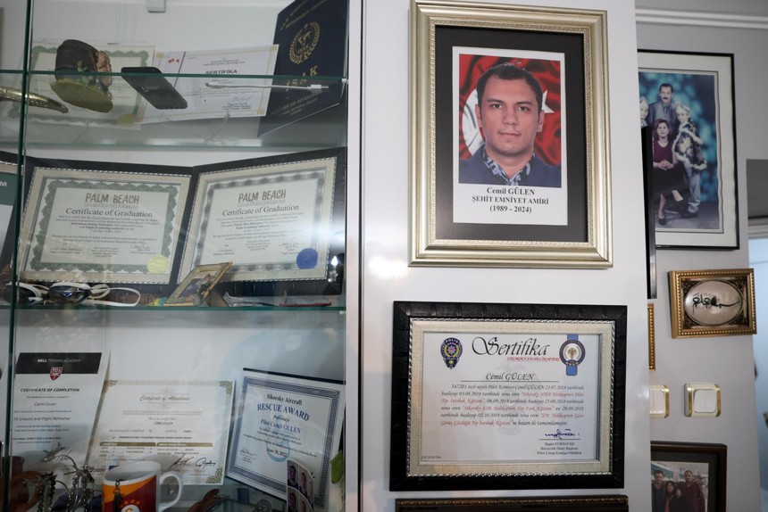 Bakan Yerlikaya, iftarda şehit pilot Cemil Gülen’in ailesine konuk oldu