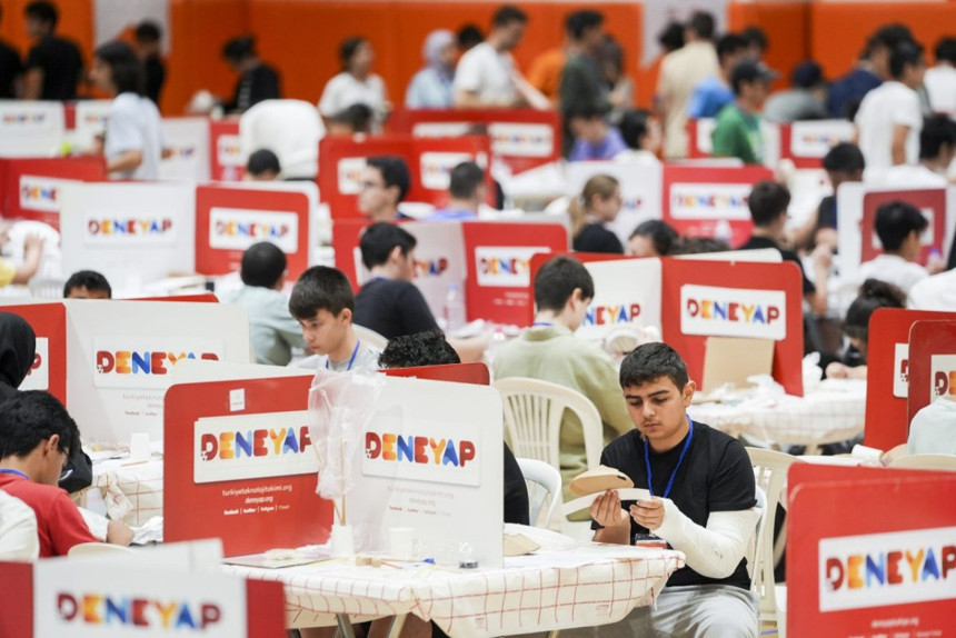 Yeni ‘Bayraktarlar’ yetişiyor! T3 Vakfı'nın desteklediği DENEYAP öğrencileri projeleriyle hayran bıraktı