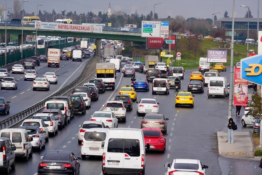 İstanbul'da trafik yoğunluğu yüzde 90'a ulaştı - Resim : 4