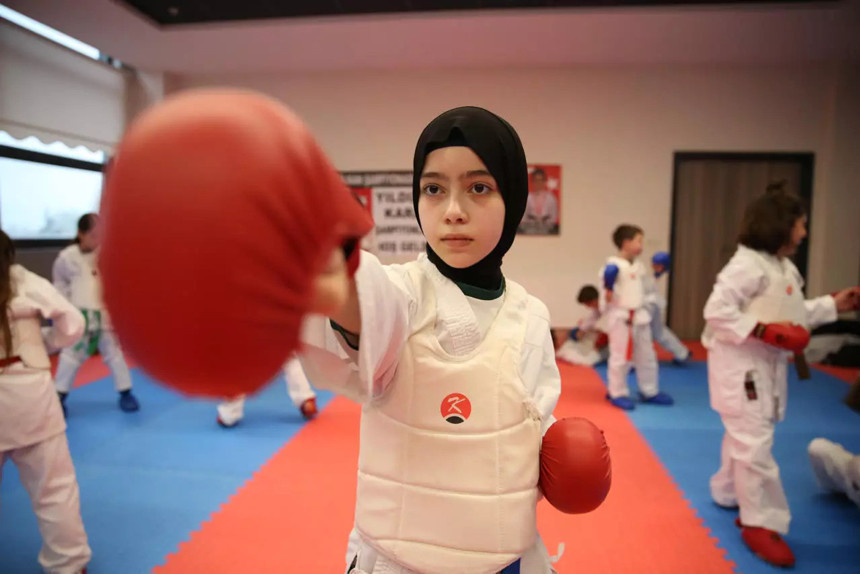 Saçları dökülen İmam Hatipli Dilara'ya 'karateyi' tavsiye ettiler: Şampiyon olabilir!