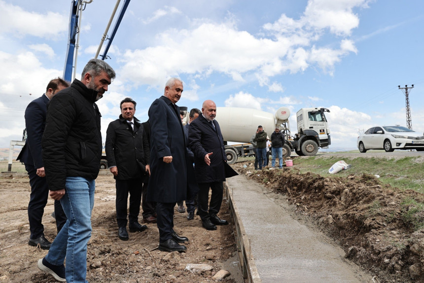 Muş’ta 40 dönüm arazi üzerine "Sokak Hayvanları Doğal Yaşam Alanı" yapılıyor