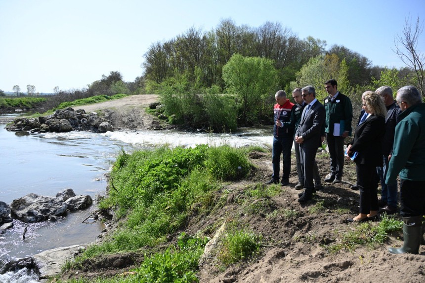 Çeltik tarımında kullanılan Tunca Nehri temizleniyor, su biriktirme alanları oluşturuluyor