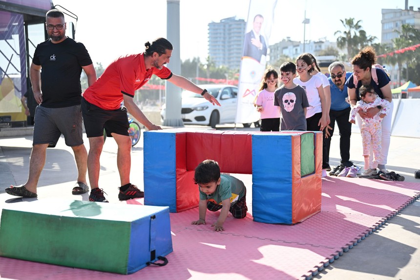 Uluslararası Mersin Çocuk Festivali’, Özgecan Aslan Barış Meydanında başladı