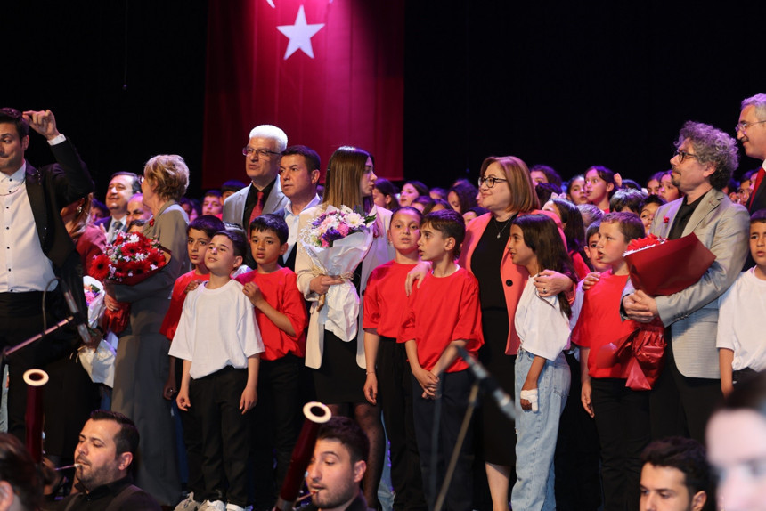 Gaziantep'te Nar Çiçekleri Çocuk Korosu... 1000 çocuk 23 Nisan’ı şarkılarla kutladı - Resim : 2
