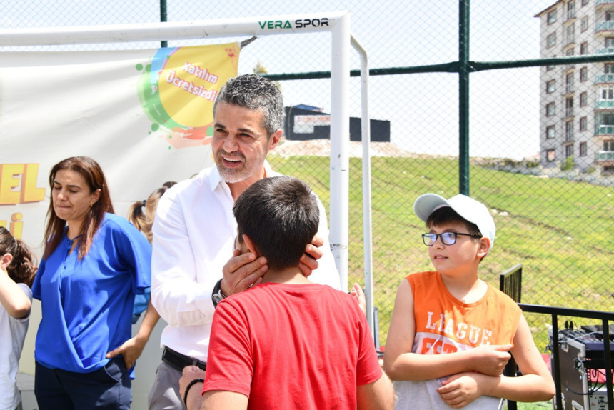 Hatay’da 23 Nisan sevinci! ‘Eğlence Tırı’ depremzede çocukları coşturdu
