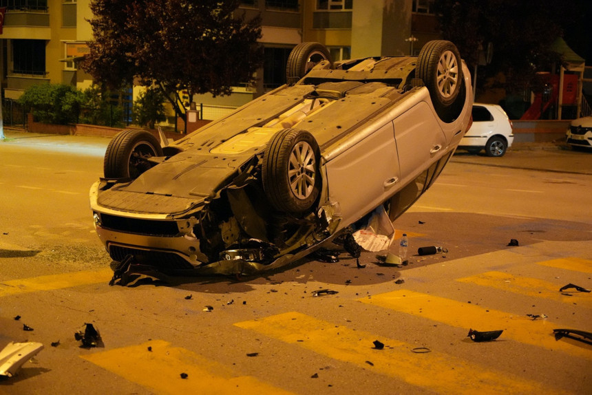 Edirne’de korkutan kaza! Takla atan otomobilin sürücüsü yaralandı - Resim : 2