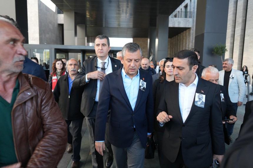 Özgür Özel'e saldırının yeni görüntüleri ortaya çıktı! Saldırganın 3 sabıkası var - Resim : 2