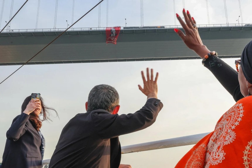 CHP'den 15 Temmuz Şehitler Köprüsü’nde Ekrem İmamoğlu eylemi! - Resim : 2