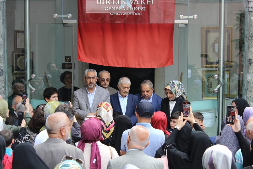 Müzehhibe Asuman Coşkun ve öğrencilerinin Tezhip Sergisi Birlik Vakfı’nda açıldı