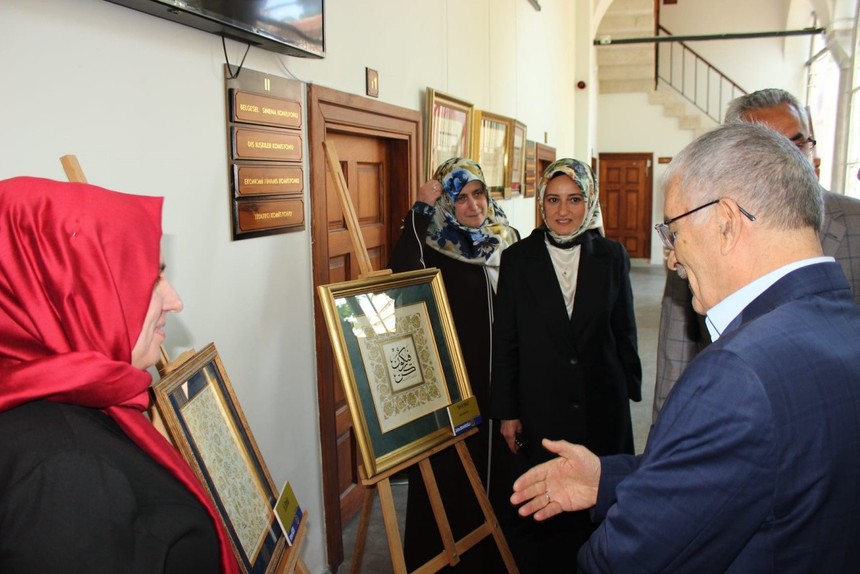 Müzehhibe Asuman Coşkun ve öğrencilerinin Tezhip Sergisi Birlik Vakfı’nda açıldı - Resim : 4