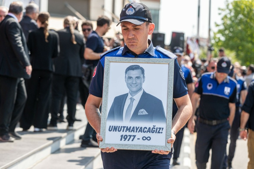 Manisa'nın evladına veda... Bir şehrin kalbi yasta; Ferdi Zeyrek dualarla uğurlandı