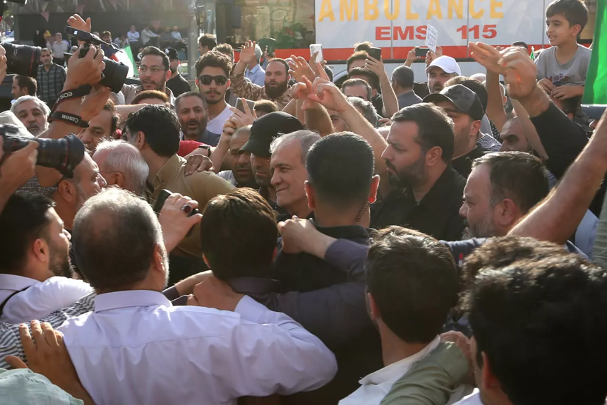 ABD'nin savaş kararı sonrası İran halkı ayaklandı!