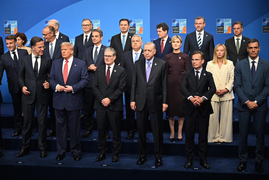 Lahey’deki NATO zirvesinde aile fotoğrafı: Cumhurbaşkanı Erdoğan, Trump ve Starmer en önde - Resim : 4