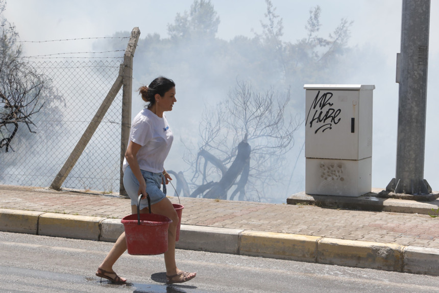 Ülke alenen kundaklanıyor! Antalya'da yangın şehrin göbeğinde başladı, 3.5 saatte kontrol altında - Resim : 5