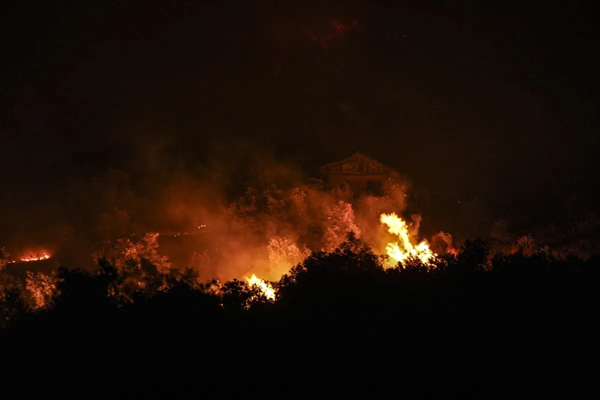 İzmir'in dört bir yanı yanıyor: Alevler her yanı sardı! - Resim : 2