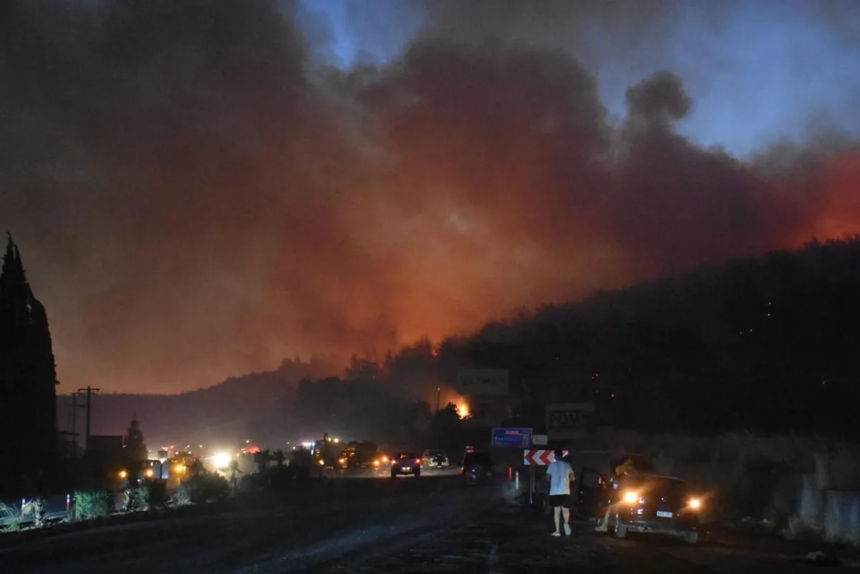 İzmir'in dört bir yanı yanıyor: Alevler her yanı sardı! - Resim : 4