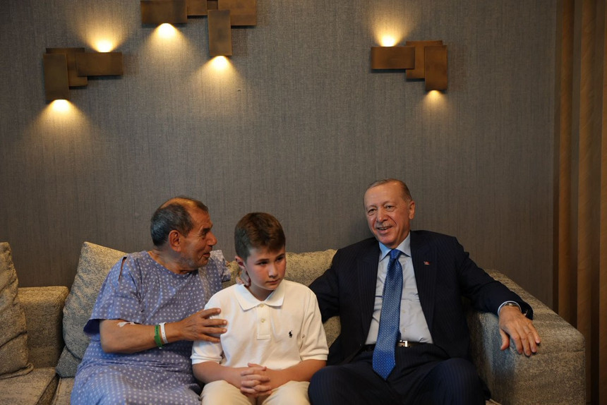 Cumhurbaşkanı Recep Tayyip Erdoğan, Galatasaray Başkanı Dursun Özbek'i ziyaret etti