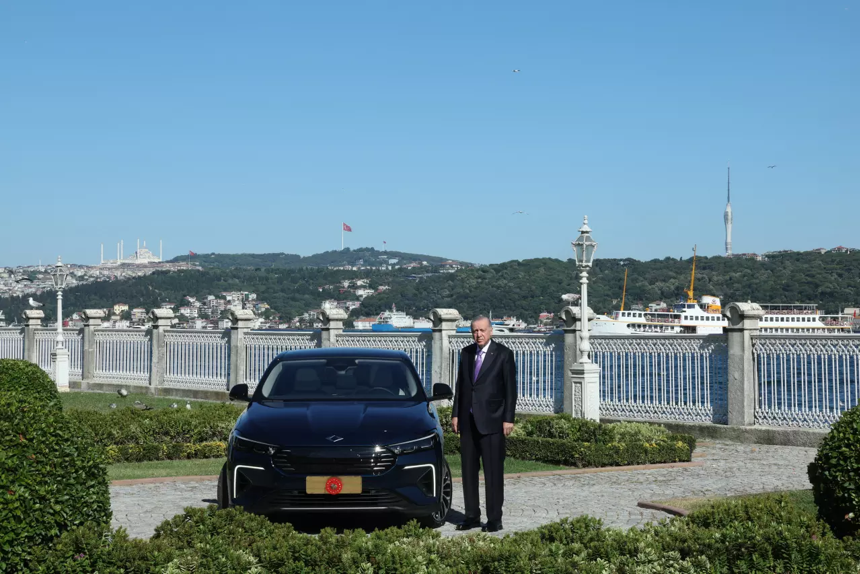 Cumhurbaşkanı Recep Tayyip Erdoğan, Togg T10F modelinin koltuğuna geçti: Tarihe geçen o anlar... - Resim : 2