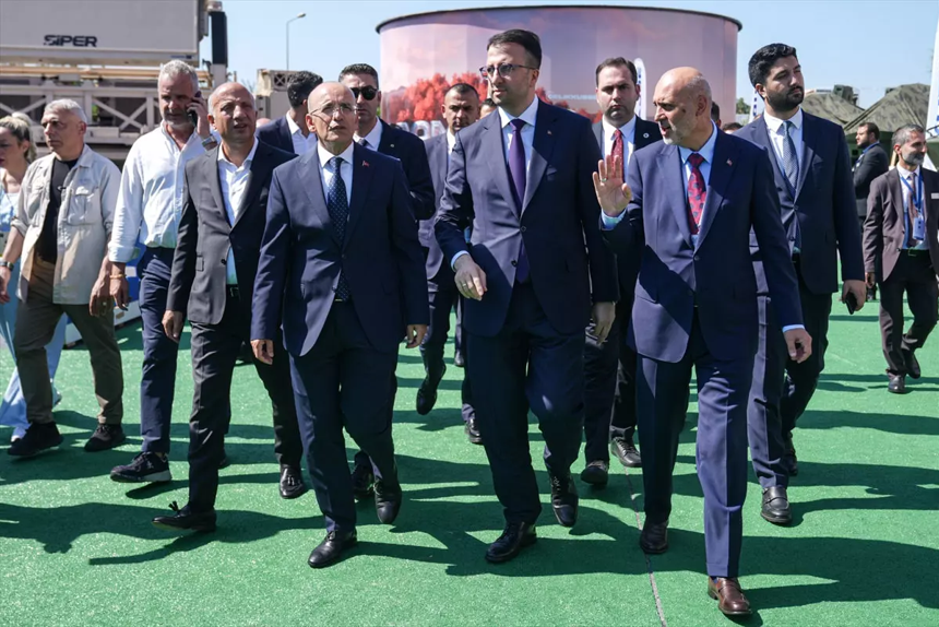 Hazine ve Maliye Bakanı Mehmet Şimşek "Yüz milyar dolar değerin üzerinde" diyerek duyurdu!