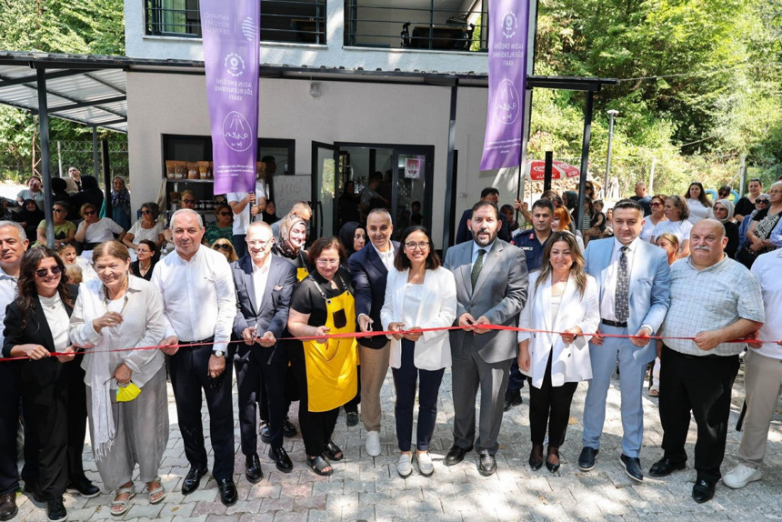 Beyaz yakalı hanımlar köylerinde kooperatif kurarak üretime başladı - Resim : 2