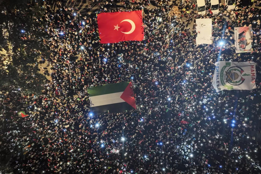 İstanbul 'Gazze'ye Umut Işığı Ol' yürüyüşünde tek yürek oldu - Resim : 6