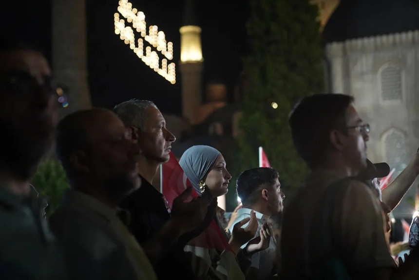 Diyanet İşleri Başkanı Ali Erbaş, İstanbul'daki Gazze yürüyüşünde binlerce kişiyle dua etti - Resim : 2