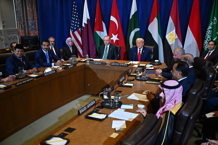 Donald Trump, Cumhurbaşkanı Recep Tayyip Erdoğan'ın yanında ilan etti: Gazze'deki savaşı bitireceğiz - Resim : 2