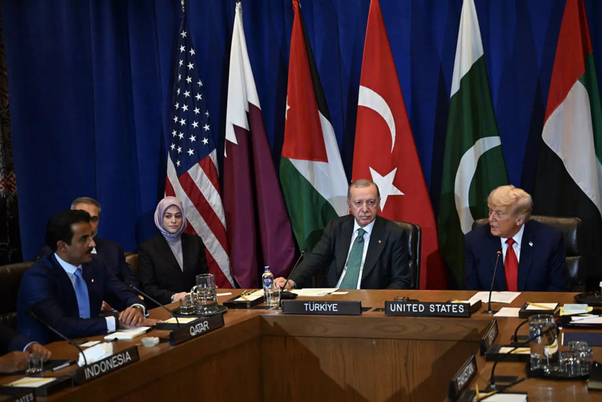 Donald Trump, Cumhurbaşkanı Recep Tayyip Erdoğan'ın yanında ilan etti: Gazze'deki savaşı bitireceğiz - Resim : 3