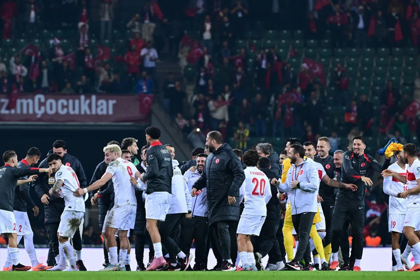 A Milli Futbol Takımı'ndan Gürcistan galibiyeti sonrası büyük coşku - Resim : 2