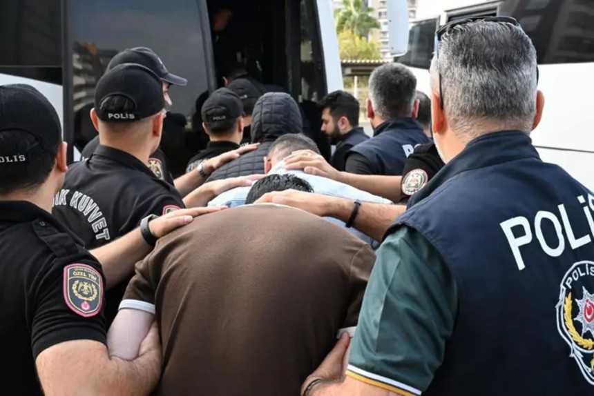 Mersin'de 7,6 milyar liralık yasa dışı bahis ağı çökertildi! 17 şüpheli tutuklandı
