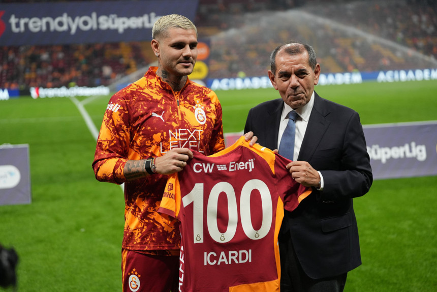 Galatasaray'da 100. maçına çıkan Mauro Icardi'ye plaket verildi