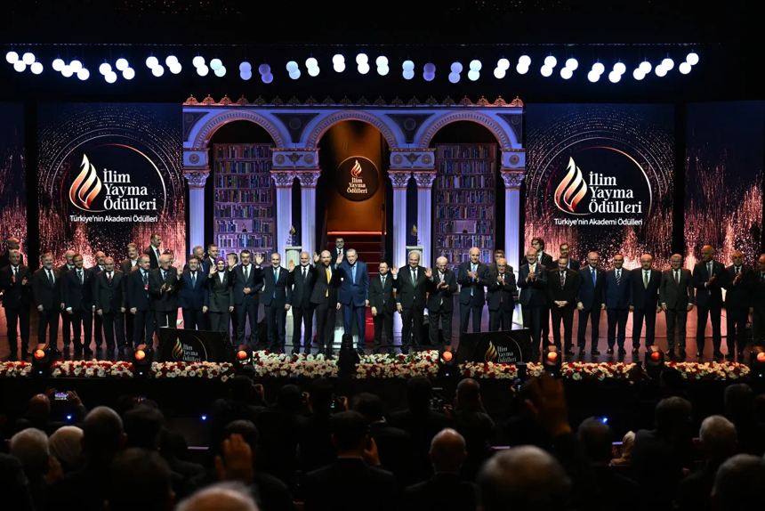 Dördüncüsü düzenlenen İlim Yayma Ödülleri sahiplerini buldu - Resim : 11