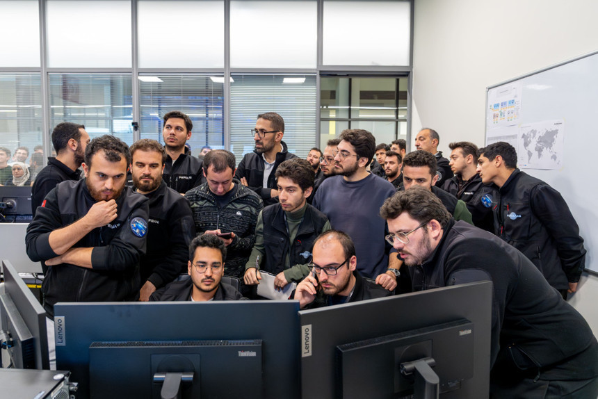 Fergani’den tarihi adım! Dünya tarihinde ilk kez hibrit yörünge motoru uzayda ateşlendi - Resim : 5