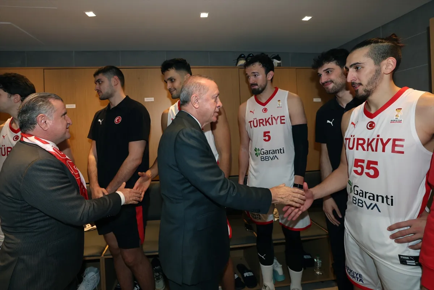 Cumhurbaşkanı Recep Tayyip Erdoğan, Bosna Hersek maçı sonrası 12 Dev Adam'la bir araya geldi - Resim : 5