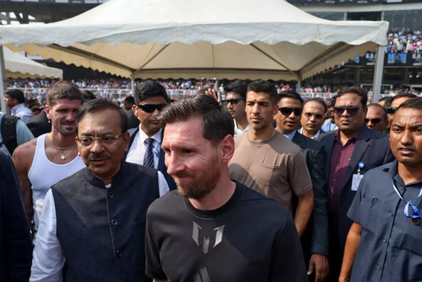 10 dakika göründü, kıyamet koptu! Lionel Messi Hindistan'da ölümden döndü!