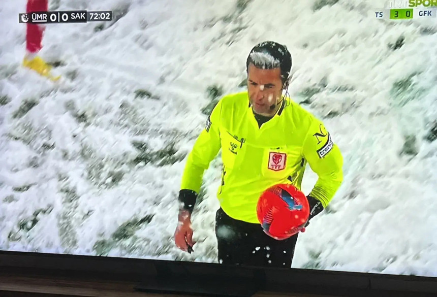 1. Lig'de oynanan Ümraniyespor - Sakaryaspor maçına kar arası! - Resim : 2