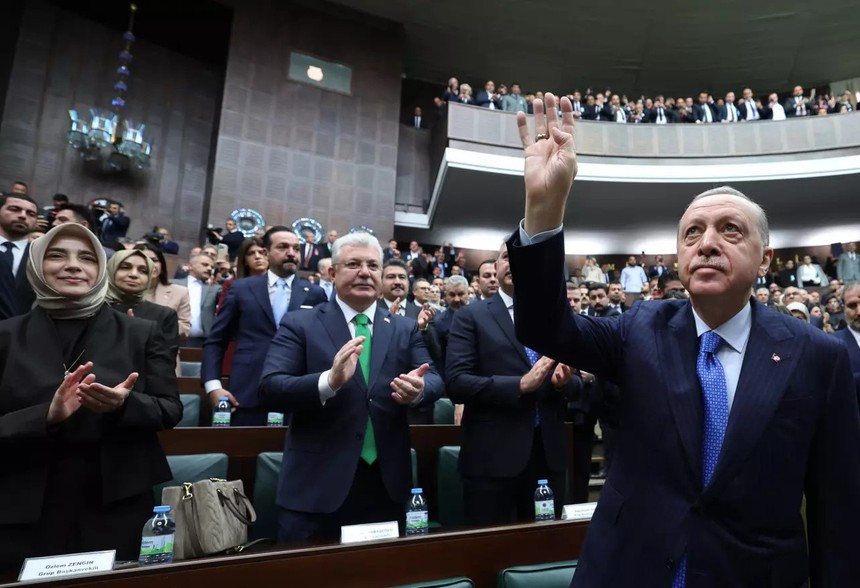 İzlenme rekorları kırıyor... Cumhurbaşkanı Erdoğan'a özel Türkçe ve İngilizce doğum günü şarkısı